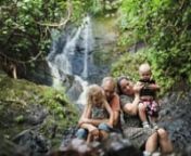 A family traveling around the world from Sweden ends their epic trip with a stop in Oahu, Hawaii. We spend a beautiful morning at Lanikai Beach and head to Likeke Falls after for a short, family-friendly hike. nnA family video by Little Bird Photography + Films. nFind information to book a photo and film session for your own family : https://www.hilittlebird.com
