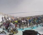 Do you want to know how it feels to be on the front row of a Enduro mass start event like the Megavalanche?nJoost Wichman, former 4X MTB World Champion shot this GoPro footage from the front row of the 2014 Megavalanche.nEnjoy watching 600 freaks chasing him down the Pic Blanc Glacier!