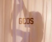 Spring Summer 2017 - GCDS invites us once again to honeymoon at the #GCDSHOTEL. Shot in LA, the campaign and short film feature singer Caroline Vreeland and model Adonis Bosso, exploring a nostalgic love. A perfect ending to the hotel narrative.