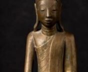 Material : bronzen27,1 cm highn15 cm wide and 8 cm deepnShan (Tai Yai) stylenBhumisparsha mudranLate 18th centurynWith inscriptions on the backside of the basenWeight: 1,56 kgsnOriginating from BurmanNr: 3766-19nhttps://www.originalbuddhas.com/catalog/antique-bronze-burmese-shan-buddha-from-burma-3766-19#