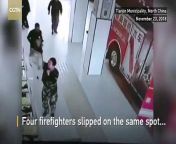 Four firefighters in northeast China fell down on a slippery floor one after another when they ran to get ready for an emergency.