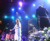 SARAH BRIGHTMAN: IN CONCERT — SOLVEIG&#39;S SONG – from PEER GYNT Suite No.2 (GRIEG) PUBLIC DOMAIN. &#60;br/&#62;&#60;br/&#62;Starring: Sarah Brightman &#60;br/&#62;The English National Orchestra &#60;br/&#62;Leader: Matthew Scrivener &#60;br/&#62;Conducted by Paul Bateman &#60;br/&#62;Archives Footage Courtesy of PolyGram Video International &#60;br/&#62;Pearson Television International &#60;br/&#62;The Really Useful Theatre Company &#60;br/&#62;Eastwest Records GmbH &#60;br/&#62;BMG Entertainment UK &amp; Ireland Ltd &#60;br/&#62;Andrea BocelliAppears Courtesy of Insieme Records &amp; PolyGram Records &#60;br/&#62;Mixed by Alex ‘Hotmits’ Marcou at Abbey Road Studios &#60;br/&#62;Audio Post Production: David Wolley &#60;br/&#62;Edited by Elliot McAffery &#60;br/&#62;David Mallet &#60;br/&#62;Tim Waddell &#60;br/&#62;Executive Producers: Frank Peterson &#60;br/&#62;Sarah Brightman &#60;br/&#62;Producer: Rocky Oldham &#60;br/&#62;Director: David Mallet &#60;br/&#62;A SERPENT FILMS PRODUCTIONS &#60;br/&#62;© 1997 Peterson / Brightman &#60;br/&#62;DVD ~ SARAH BRIGHTMAN: IN CONCERT &#60;br/&#62;Film (1998) &#60;br/&#62;Directed By David Mallet &#60;br/&#62;Produced By Rocky Oldham For SERPENT FILM LTD. &#60;br/&#62;Photography: Simon Fowler. Design: STT! &#60;br/&#62;© 1997 Peterson / Brightman &#60;br/&#62;Packging © 1999 WEA INTERNATIONAL INC., A WARNER MUSIC GROUP COMPANY. &#60;br/&#62;ANDREA BOCELLI appears by courtesy of INSIEME S.R.L. &amp; POLYGRAM RECORDS. &#60;br/&#62;® “ANDREW LLOYD WEBBER” Is a Registered Trademark Owned by ANDREW LLOYD WEBBER. &#60;br/&#62;Manufactured In GERMANY &#60;br/&#62;W. WARNER MUSIC FACTURING EUROPE &#60;br/&#62;E EXEMPT FR0M CLASSIFICATION&#60;br/&#62;3984-21400-2&#60;br/&#62;WARNER MUSIC VISION&#60;br/&#62;Label: Warner Music Entertainment &#60;br/&#62;Picture Format: PAL 16:9 &#60;br/&#62;Region Code: 2/3/4/5/6 &#60;br/&#62;Disc Format: DVD-5 &#60;br/&#62;Dolby Digital 5.1 Surround Sound &#60;br/&#62;PCM Stereo &#60;br/&#62;LINEAR PCM STEREO &#60;br/&#62;&#39;Dolby&#39; and the double-D symbol are trademarks of Dolby Laboratories Licensing Corporation.&#60;br/&#62;Freigegeben &#60;br/&#62;ohne &#60;br/&#62;Altersbeschränkung &#60;br/&#62;gemäß § 7 &#60;br/&#62;JÖSchG &#60;br/&#62;FSK&#60;br/&#62;Duration: 4:35