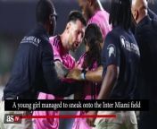 Little girl dodges security on field for selfie with Messi from african girl mastabating