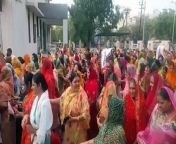 Jamnagar Rajput ladies&#39; rally protest by giving application to Cancel Rupala&#39;s ticket