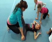 Растяжка у младшей группы Stretching the younger group from mature group