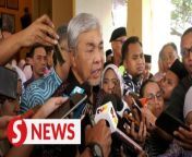 Prime Minister Datuk Seri Dr. Anwar Ibrahim will meet with MCA and MIC leaders regarding their decision not to participate in the upcoming Kuala Kubu Baharu by-election campaign, said Datuk Seri Dr Ahmad Zahid Hamidi.&#60;br/&#62;&#60;br/&#62;Speaking after launching the Umno divisions group meeting and Hulu Selangor Umno&#39;s Hari Raya Aidilfitri open house on Sunday (April 21), the Barisan Nasional chairman said he had met with the component party leaders following their decision not to be involved in the campaign if a Barisan candidate was not fielded.&#60;br/&#62;&#60;br/&#62;Read more at https://tinyurl.com/yje6h2jh&#60;br/&#62;&#60;br/&#62;WATCH MORE: https://thestartv.com/c/news&#60;br/&#62;SUBSCRIBE: https://cutt.ly/TheStar&#60;br/&#62;LIKE: https://fb.com/TheStarOnline
