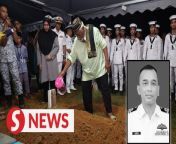 The remains of Squadron 502 commanding officer Commander Muhamad Amir Mohamad were laid to rest at 12.30am on Thursday (April 25) at Felcra Bukit Kepong Muslim Cemetery in Kuala Lumpur.&#60;br/&#62;&#60;br/&#62;He was among 10 navy personnel who died when two helicopters collided and crashed at the TLDM Base in Lumut, Perak, on Tuesday (April 23).&#60;br/&#62;&#60;br/&#62;Read more at https://tinyurl.com/yckfvnhu &#60;br/&#62;&#60;br/&#62;WATCH MORE: https://thestartv.com/c/news&#60;br/&#62;SUBSCRIBE: https://cutt.ly/TheStar&#60;br/&#62;LIKE: https://fb.com/TheStarOnline