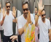 Ajay Devgan Birthday: Actor Meets Fans Outside His house to Wish him,Video goes viral Social Media.Watch Video to Know More &#60;br/&#62; &#60;br/&#62;#AjayDevgan #HappyBirthdayAjay #AjayWithFans #ViralVideo&#60;br/&#62;~PR.128~ED.141~