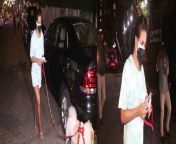 Bollywood ActressMalaika Arora Spotted with Dog outside her Residence in Bandra at Night.Watch Out&#60;br/&#62;&#60;br/&#62;#MalaikaArora#MalaikaAroraViralVideo