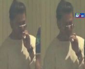 Shah Rukh Khan Spotted smoking in dressing room during KKR vs SRH Match, Viral Viral&#60;br/&#62;&#60;br/&#62;&#60;br/&#62;#ShahrukhKhan #KKRvsSRH #ShahrukhKhanSmoking #AndreRussell #AndreRussellBatting #HeinrichKlaasen #HeinrichKlaasenBatting #IPL2024 #KKRvsSRH #ViralVideo #AndreRussellSixex #HarshitRana #HarshitRanaBowling&#60;br/&#62;&#60;br/&#62;&#60;br/&#62;shahrukh khan,shahrukh khan smoking,shahrukh khan was spotted smoking in dressing room,shahrukh khan was spotted smoking,shah rukh khan,shahrukh khan songs,shahrukh khan inspiration,shahrukh khan was spotted smoking during kkr vs srh match,shahrukh khan angry,shahrukh khan kkr,shahrukh khan news, shahrukh khan kkr vs srh,kkr vs srh,Andre Russell batting,Andre Russell sixes,kkr vs srh highlights,ipl2024