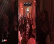 Viral Video: Anne Hathaway dancing to Nicki Minaj’s Anaconda from albanian dance