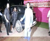 Bollywood Superstar Salman Khan and his niece, Alizeh Agnihotri were recently spotted at the airport. Salman Khan was all smiles as he posed for the shutterbugs with his lovely niece. His beaming video is rapidly becoming viral on social media and his fans are loving this ‘mama-bhanji’ duo.&#60;br/&#62;&#60;br/&#62;#salmankhan #alizehagnihotri #trending #viralvideo #airportlook #entertainmentnews#celebupdate