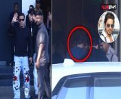 Salman Khan greeted the Paps but Shah Rukh Khan ignored, Fans Reacts on Viral Video. Watch Video To Know More &#60;br/&#62; &#60;br/&#62;#ShahRukhKhan #SalmanKhan #ViralVideo&#60;br/&#62;~HT.99~PR.128~