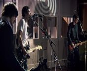 SNOW PATROL - CHASING CARS (LIVE AT ABBEY ROAD / 2006) (Chasing Cars)&#60;br/&#62;&#60;br/&#62; Associated Performer: Iain Archer, Martha Wainwright, Tom Simpson, Gary Lightbody, Nathan Connolly, Paul Wilson, Jonny Quinn&#60;br/&#62; Film Director: AJ Jankel&#60;br/&#62; Film Producer: Peter Van Hooke&#60;br/&#62;&#60;br/&#62;© 2024 Universal Music Operations Limited&#60;br/&#62;